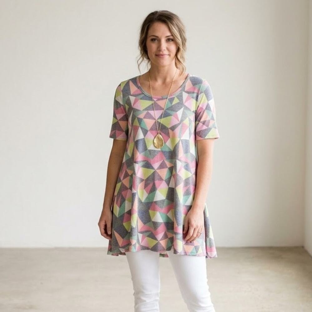 LuLaRoe Perfect T Womens M Geometric Triangle Print Swing Tunic Top NWT